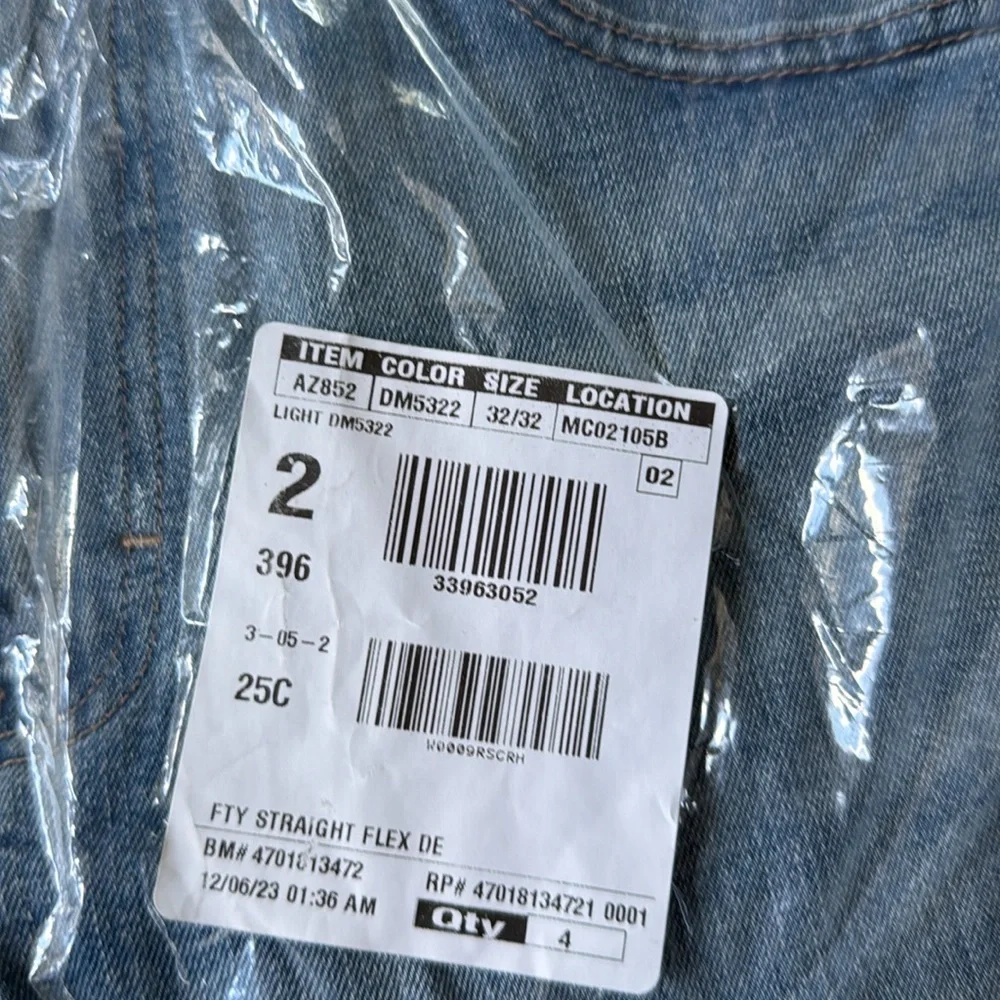 J.Crew,‎ Straight-fit jean in signature flex blue 32/32 NWT in packaging
